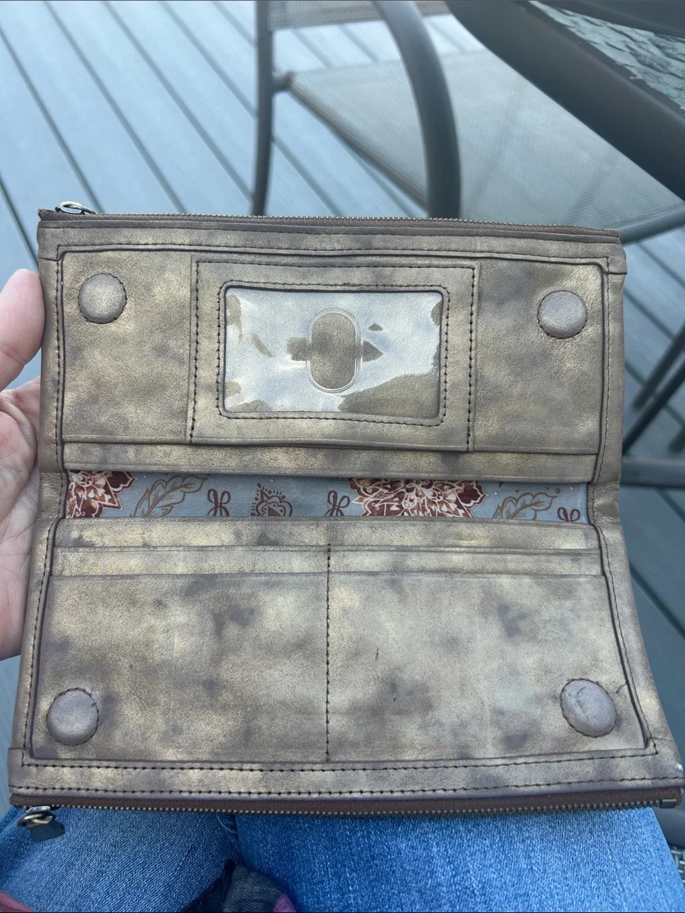 Hobo Taylor Leather Clutch Magnetic Wallet, Metallic very clean EUC,